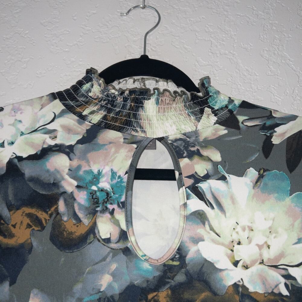 New Kate & Mallory Gray Watercolor Floral Shift Dress Size Medium - Picture 3 of 5